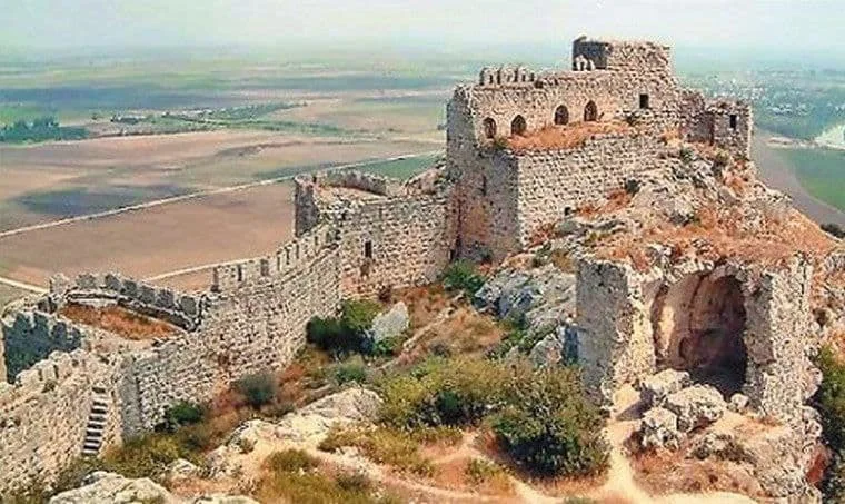 Օձերի ամրոցը, Ադանա, Կիլիկիա
