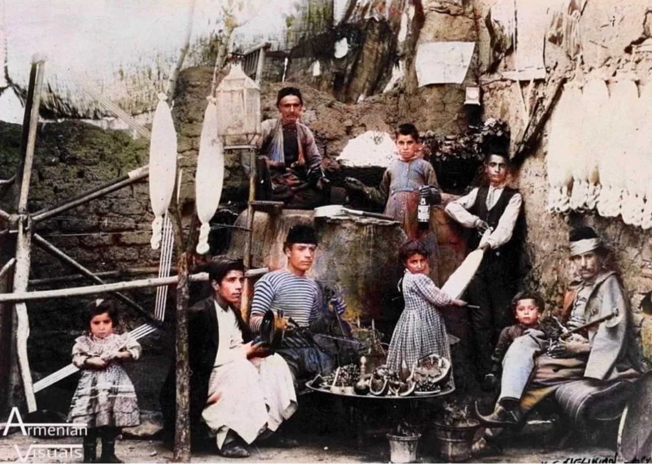 Армяне за изготовлением шёлка, Харберд, около 1890 г.