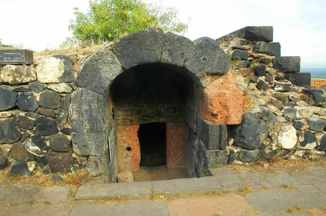 Արշակունյաց արքայատան դամբարանը Աղձքում · 3
