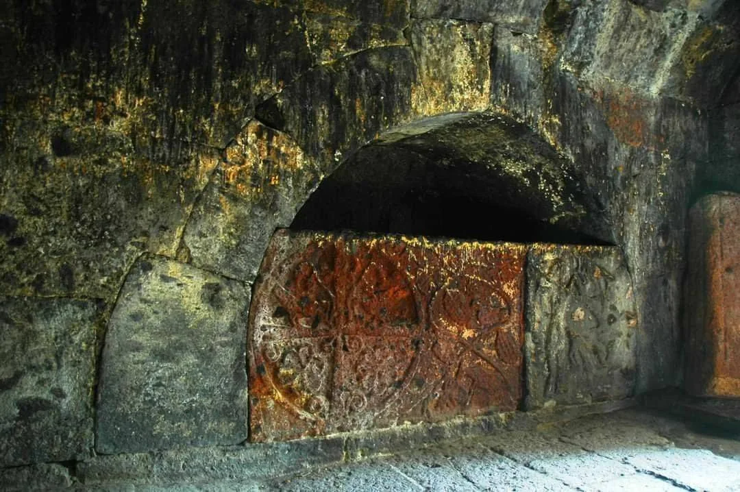 Արշակունյաց արքայատան դամբարանը Աղձքում · 4