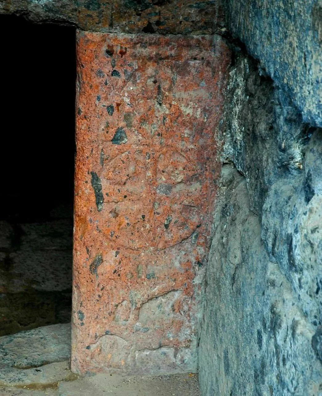 Արշակունյաց արքայատան դամբարանը Աղձքում