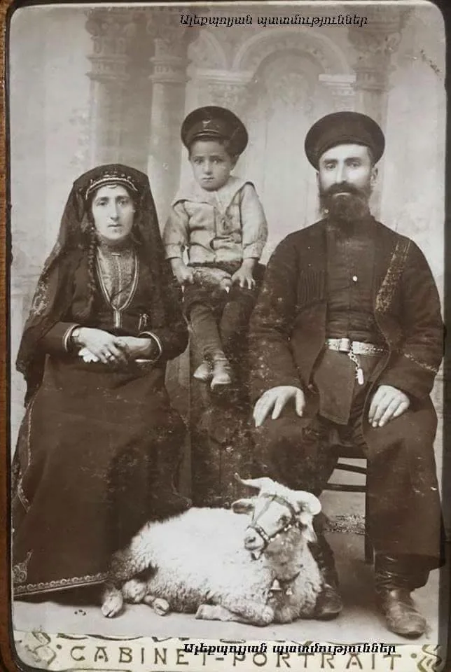 Ալեքսանդրապոլցի ընտանիք ոչխարի հետ