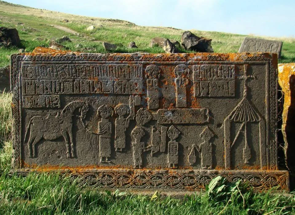 Քանդակազարդ տապանաքար Նորատուսի գերեզմանատանը