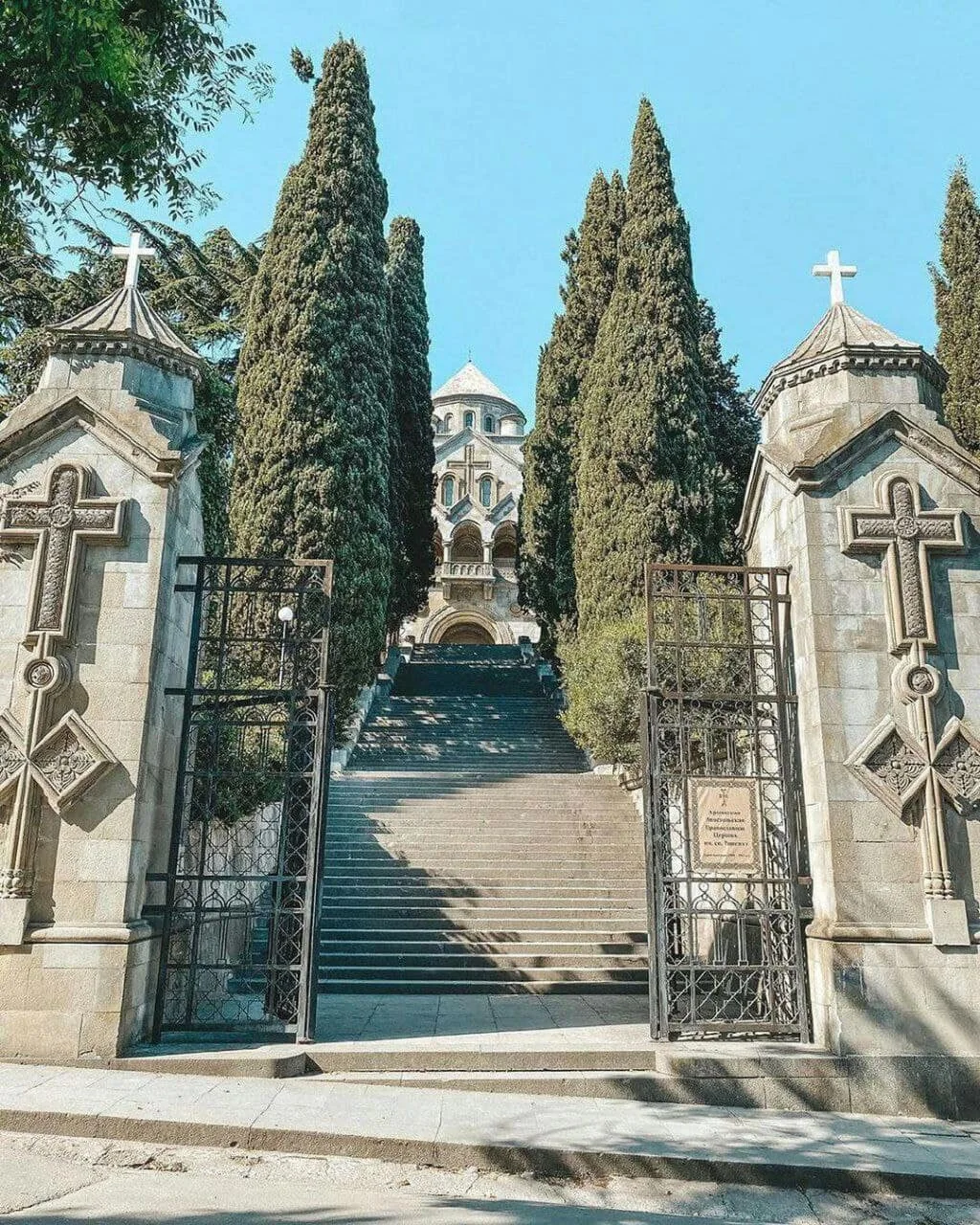 Սուրբ Հռիփսիմե եկեղեցին Յալթայում
