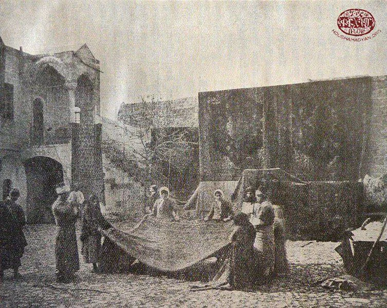 Հայ կանայք գորգագործական արհեստանոցում, Եդեսիա (Ուրֆա)