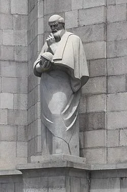 Անանիա Շիրակացու արձանը