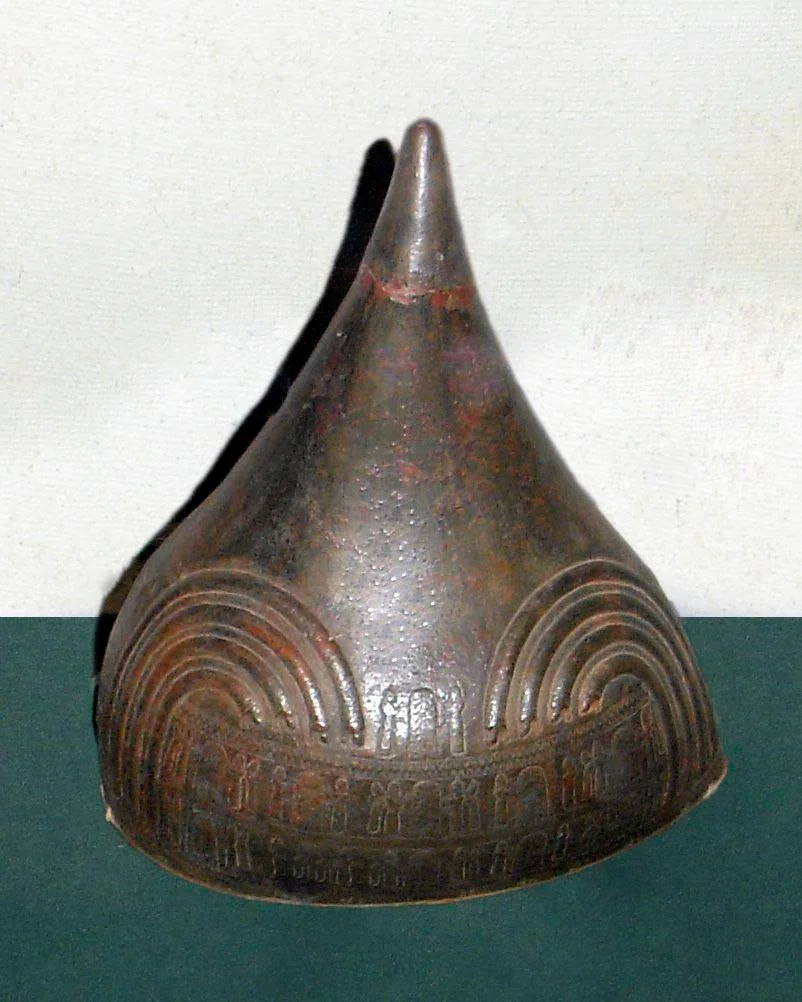 Ուրարտական բրոնզե կոնաձև սաղավարտ
