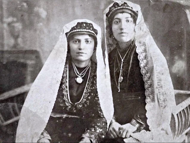 Գյումրեցի հայուհիներ, 1930