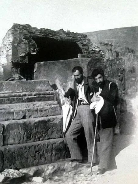 Туманян и Исаакян в Ани, 1901