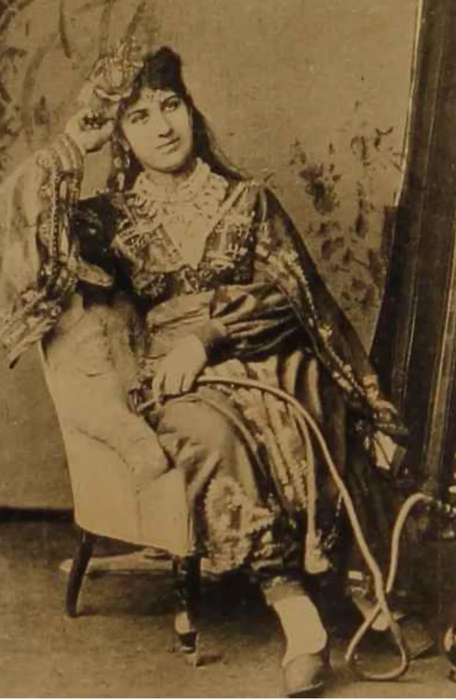 Սալոնիկի հայ երգչուհին