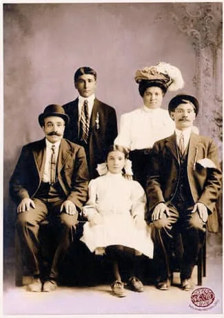 Բազմաշենից գաղթած հայ ընտանիքը ԱՄՆ-ում, 1910