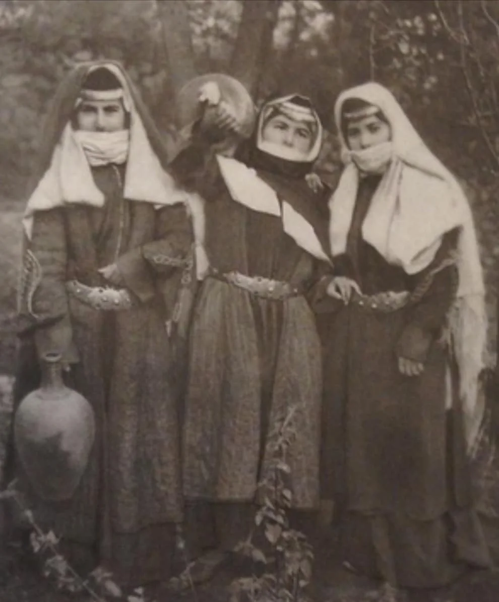 Զանգեզուրցի հայուհիներ ավանդական տարազով