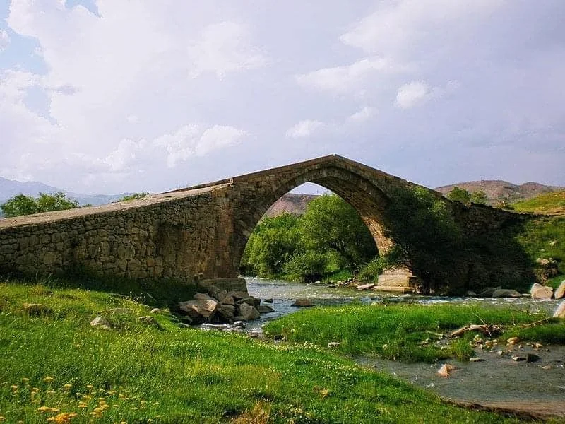 The Dadali Bridge (Sharp Bridge) over the Arpa River · 2