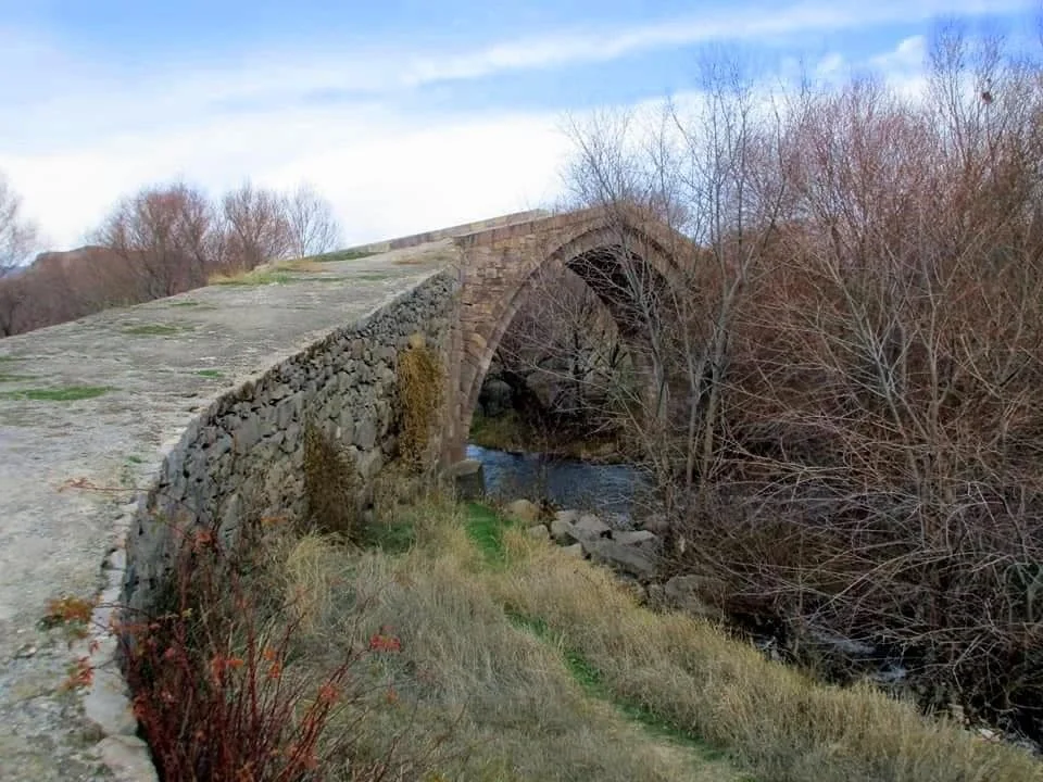 The Dadali Bridge (Sharp Bridge) over the Arpa River · 3