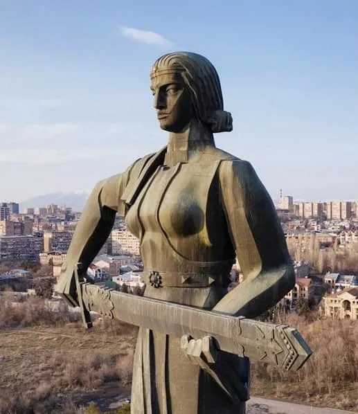Եվգենյա Մուրադյան՝ «Մայր Հայաստան» հուշարձանի նախատիպը · 3