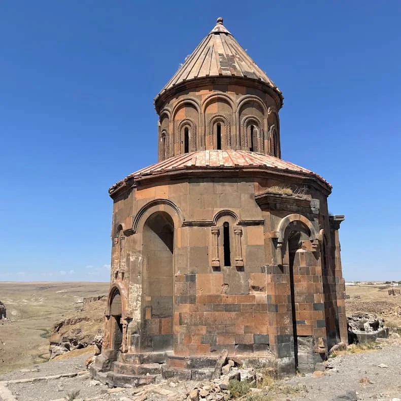 Ճարտարապետ Տրդատը և Սուրբ Սոֆիայի գմբեթը · 3