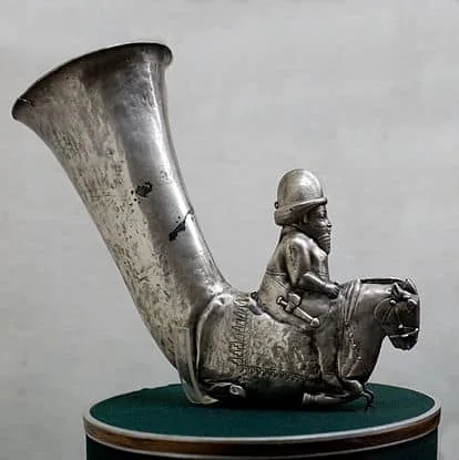 Vase en argent du trésor d'Arin Berd · 2