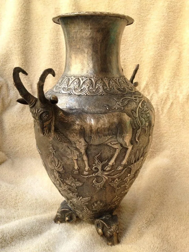 Մամիկոն Մխիթարյանի մետաղե անոթը · 3