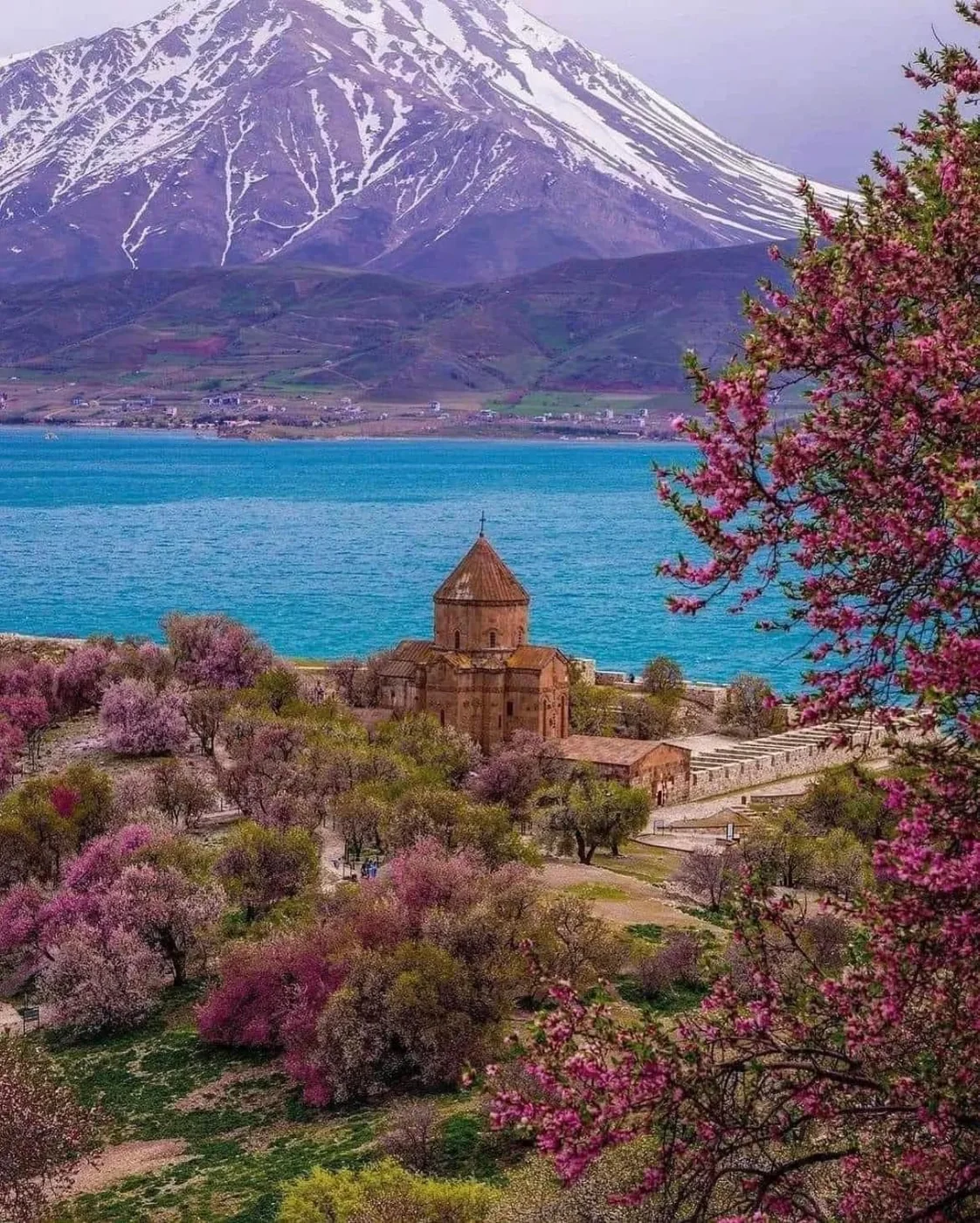 Աղթամար կղզին և Սուրբ Խաչ եկեղեցին