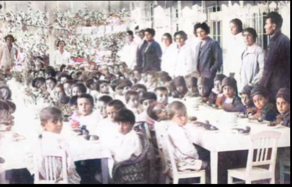 Մանկապարտեզի նախաճաշը Երևանում, 1927 թ.