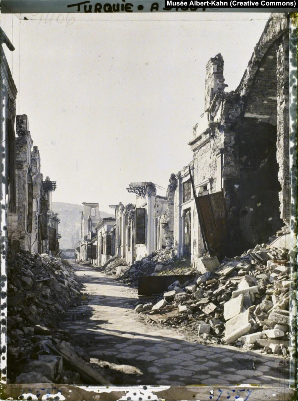 Զմյուռնիայի ավերված հայկական թաղամասը, 1922 թ.