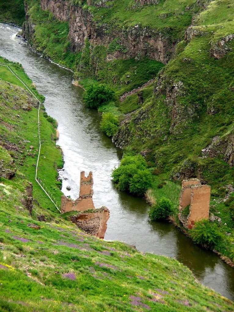 Անիի ավերված կամուրջը