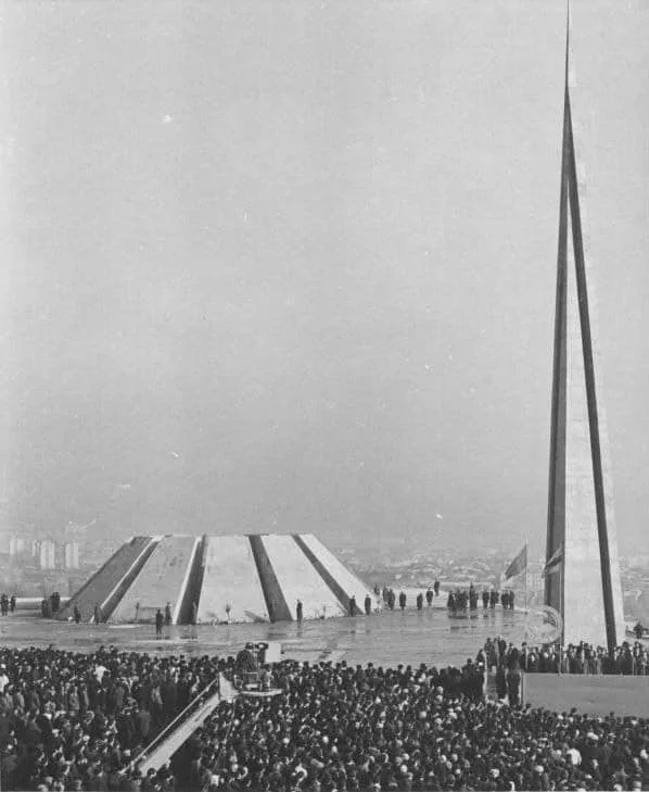 Ծիծեռնակաբերդի հուշարձանի բացումը, 1967