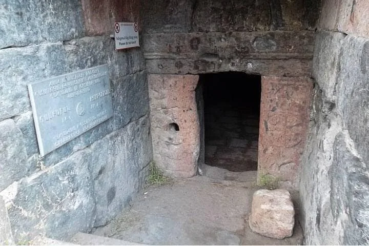 The royal tomb of Aghdzk · 3