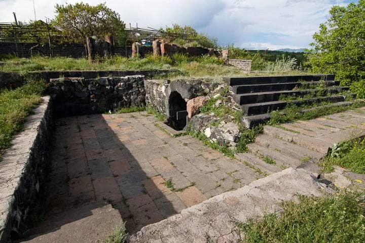 The royal tomb of Aghdzk · 4