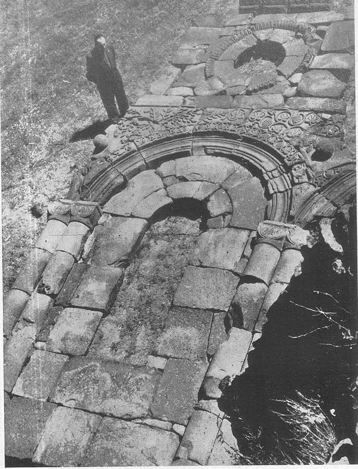 Զվարթնոց տաճարի ավերակները, 1948
