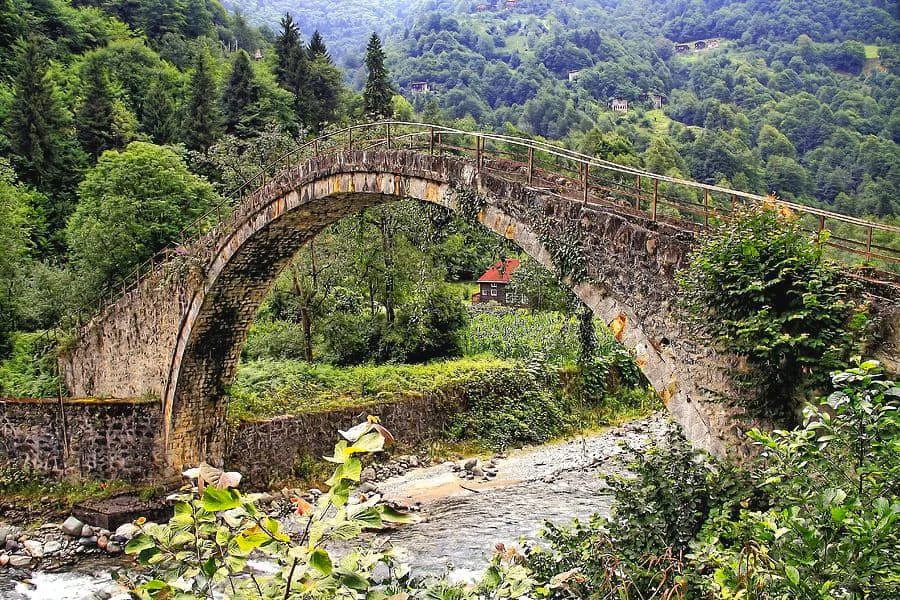 Մեկ կամարով քարե կամուրջ Համշենում