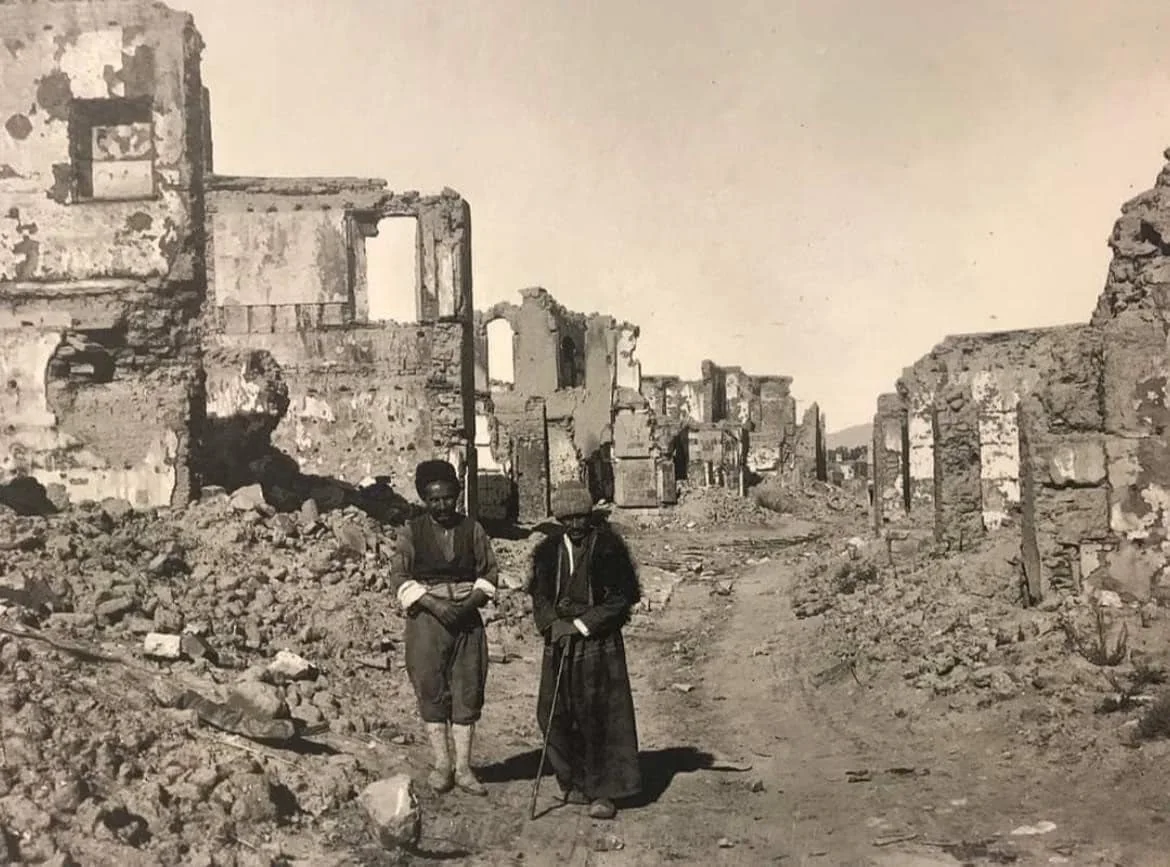 Разрушенная улица в Ване, 1916