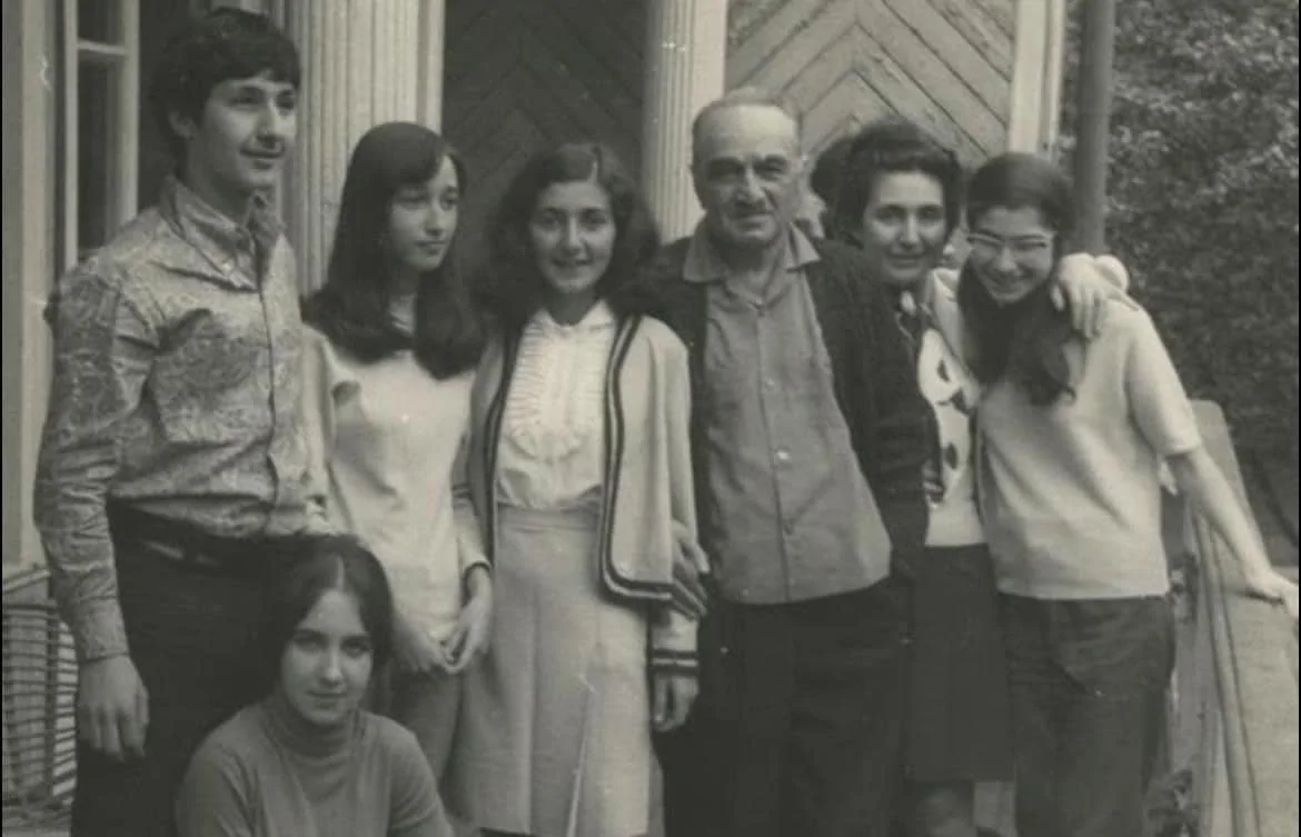 Անաստաս Միկոյանը թոռների հետ, Զուբալովո, 1960