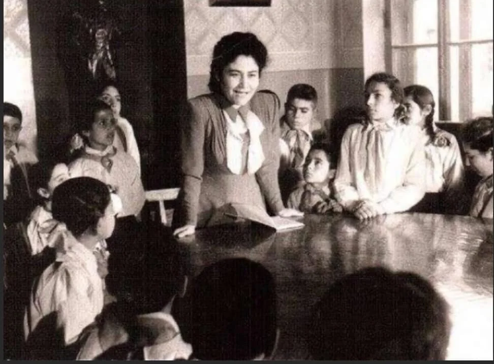 Սիլվա Կապուտիկյանը երեխաների հետ