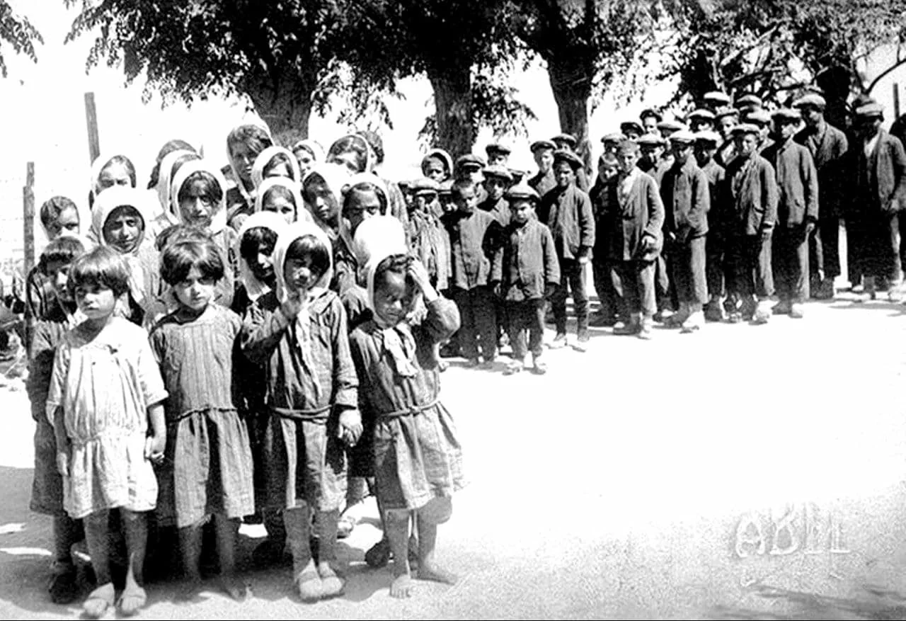 Կեսարիայից որբ երեխաները Սիրիայում, 1920 թ.